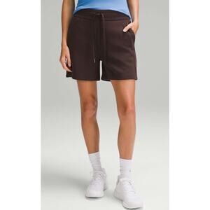 NWT Lululemon Scuba High-Rise Short 5"
Espresso 8 RARE